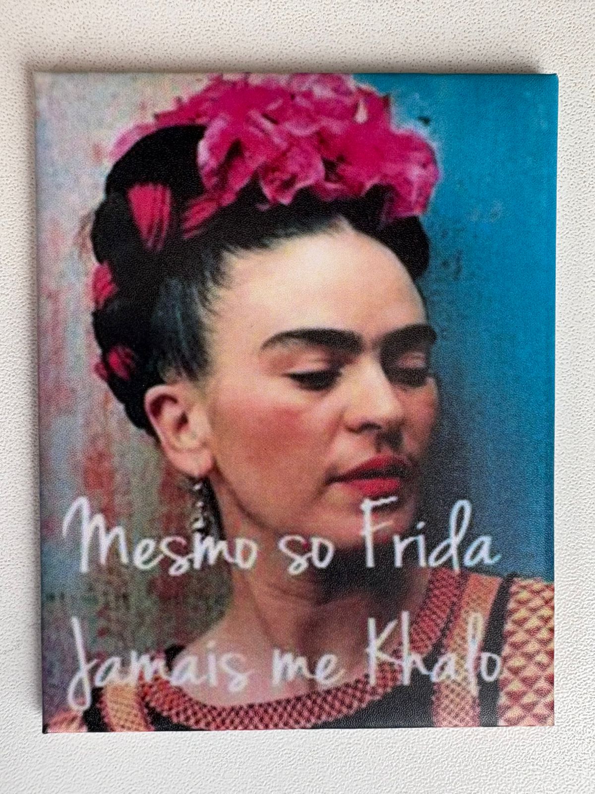 Ímã "Empoderamento Frida": Mesmo Só Jamais me Khalo — Decoração e Atitude